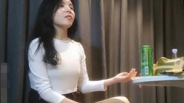 雀儿满天飞之红颜知己难觅与外围女谈心